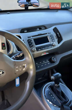 Позашляховик / Кросовер Kia Sportage 2012 в 