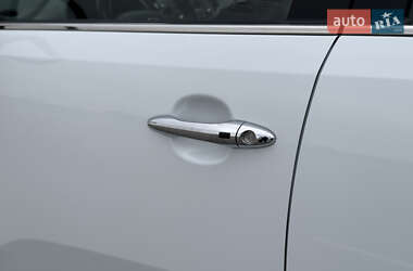 Позашляховик / Кросовер Kia Sportage 2012 в 