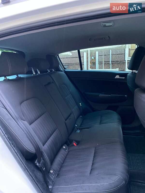 Внедорожник / Кроссовер Kia Sportage 2016 в Каменец-Подольском