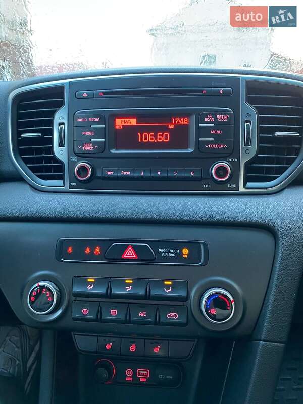 Внедорожник / Кроссовер Kia Sportage 2016 в Каменец-Подольском