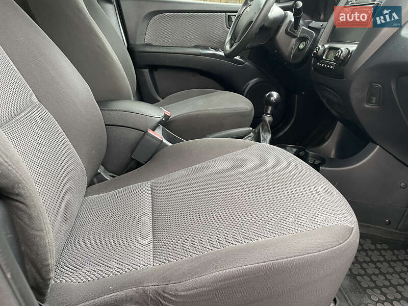 Внедорожник / Кроссовер Kia Sportage 2008 в Лубнах