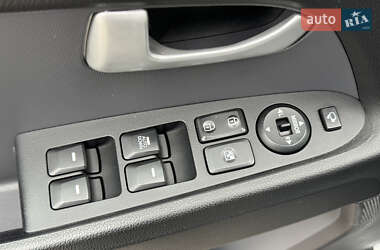 Внедорожник / Кроссовер Kia Sportage 2012 в 