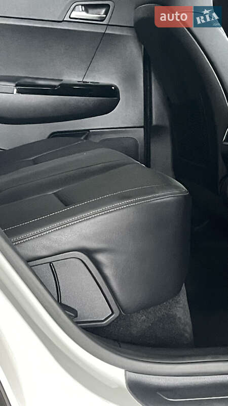 Внедорожник / Кроссовер Kia Sportage 2016 в Шептицькому