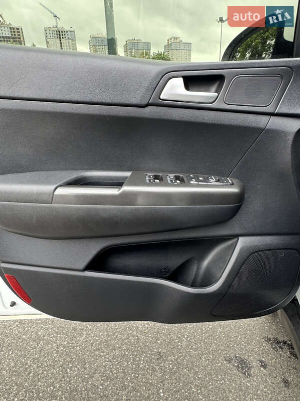 Внедорожник / Кроссовер Kia Sportage 2017 в Киеве