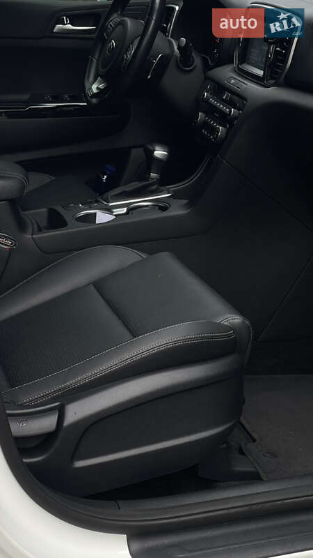 Внедорожник / Кроссовер Kia Sportage 2016 в Шептицькому