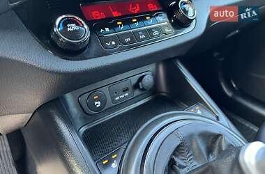 Внедорожник / Кроссовер Kia Sportage 2011 в 