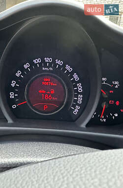 Позашляховик / Кросовер Kia Sportage 2012 в 