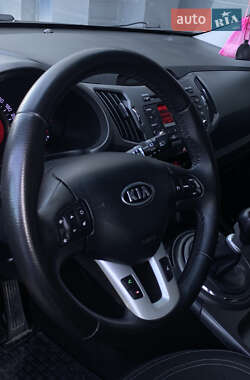 Внедорожник / Кроссовер Kia Sportage 2011 в 