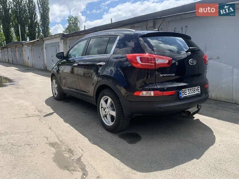 Внедорожник / Кроссовер Kia Sportage 2012 в 
