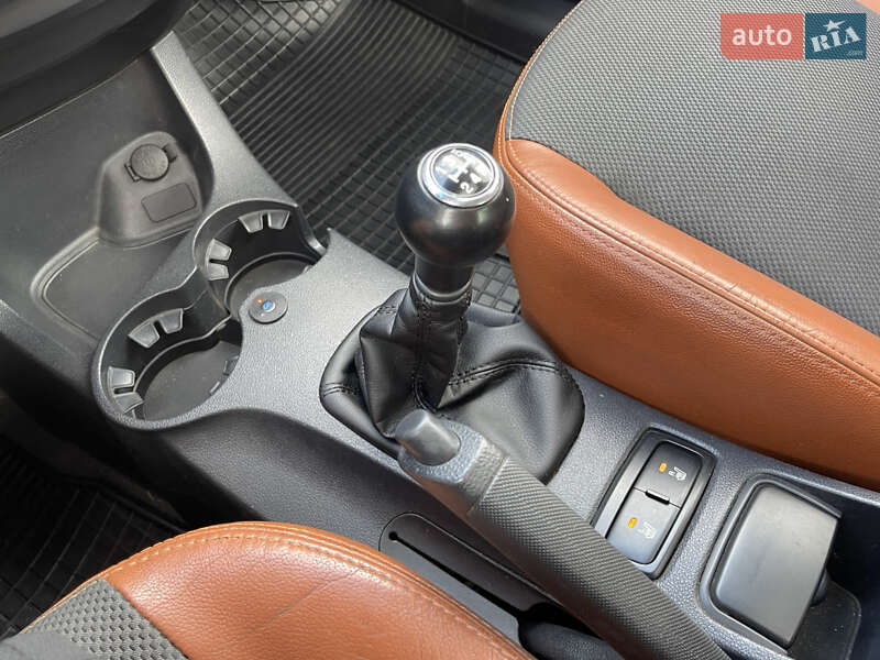 Позашляховик / Кросовер Kia Sportage 2009 в Полтаві