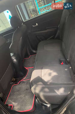 Внедорожник / Кроссовер Kia Sportage 2012 в 