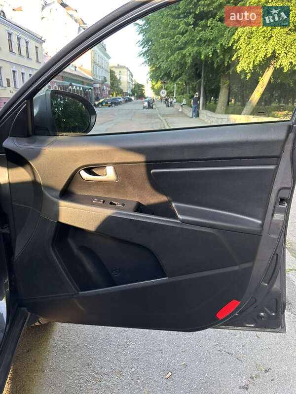 Внедорожник / Кроссовер Kia Sportage 2013 в Житомире