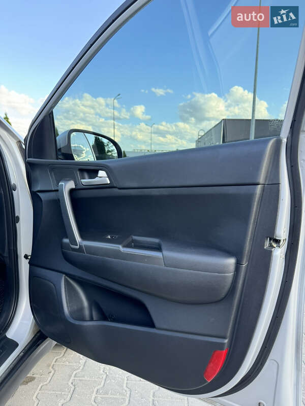 Внедорожник / Кроссовер Kia Sportage 2016 в Тернополе