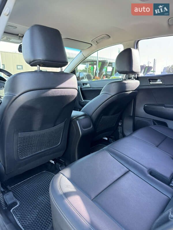 Внедорожник / Кроссовер Kia Sportage 2016 в Тернополе