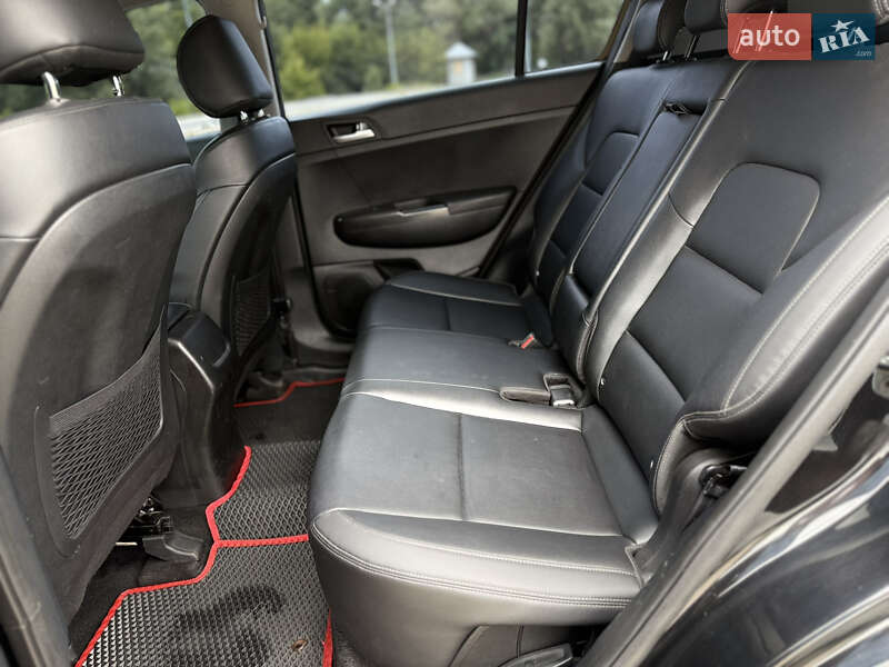 Внедорожник / Кроссовер Kia Sportage 2016 в Днепре