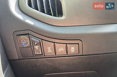 Позашляховик / Кросовер Kia Sportage 2011 в 