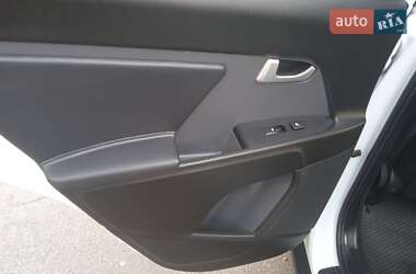 Позашляховик / Кросовер Kia Sportage 2011 в 