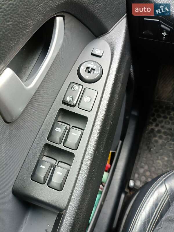 Внедорожник / Кроссовер Kia Sportage 2015 в Здолбунове