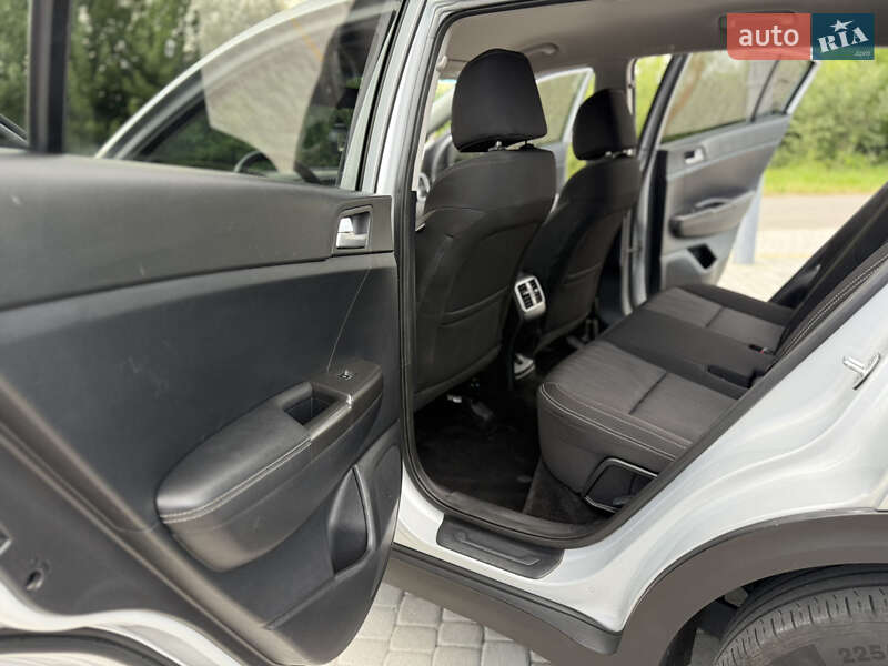 Позашляховик / Кросовер Kia Sportage 2015 в Старокостянтинові