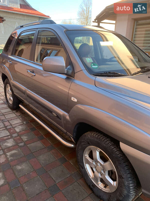 Позашляховик / Кросовер Kia Sportage 2007 в Івано-Франківську
