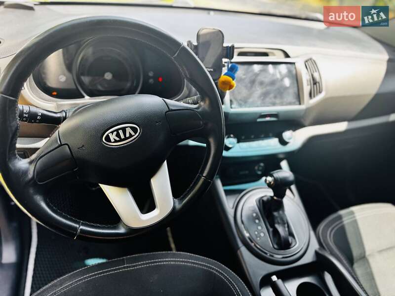 Позашляховик / Кросовер Kia Sportage 2012 в Миколаєві