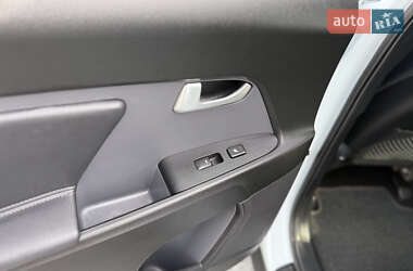 Внедорожник / Кроссовер Kia Sportage 2011 в 