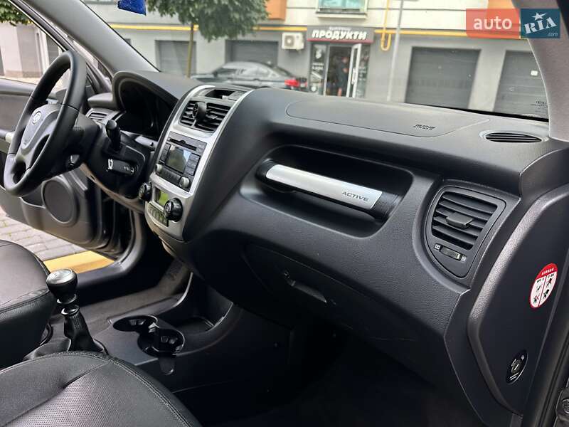 Позашляховик / Кросовер Kia Sportage 2008 в Івано-Франківську