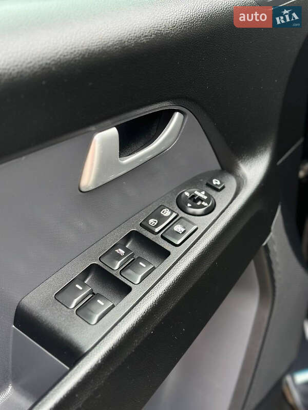 Внедорожник / Кроссовер Kia Sportage 2013 в Камне-Каширском