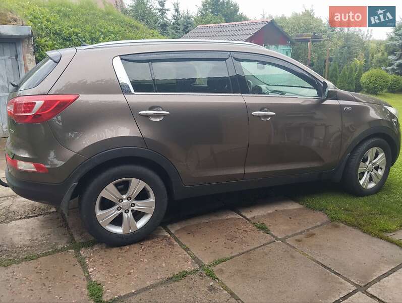 Внедорожник / Кроссовер Kia Sportage 2012 в Городке