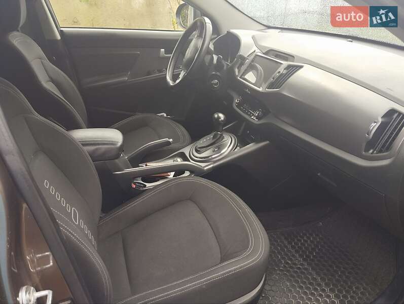 Внедорожник / Кроссовер Kia Sportage 2012 в Городке