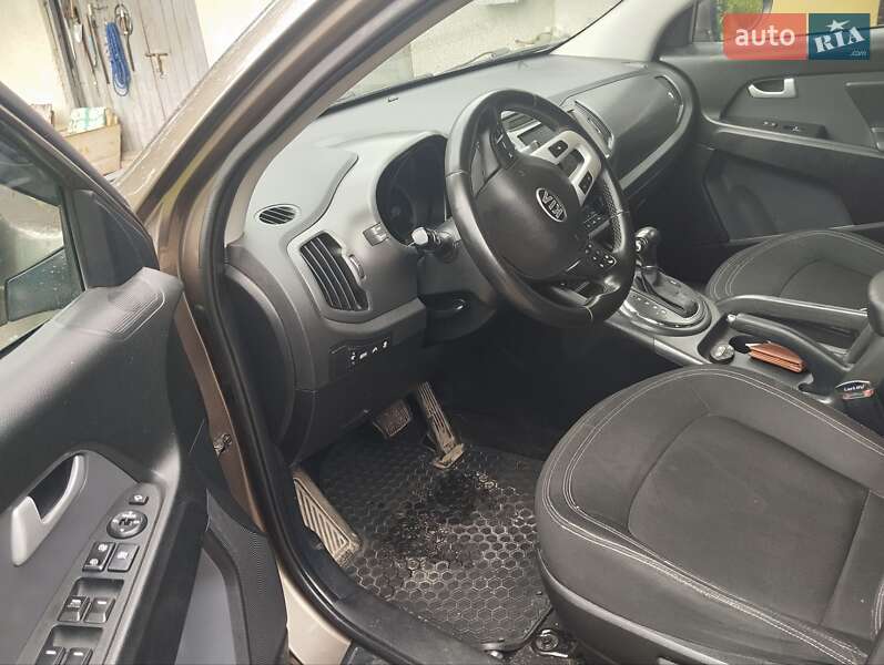 Внедорожник / Кроссовер Kia Sportage 2012 в Городке