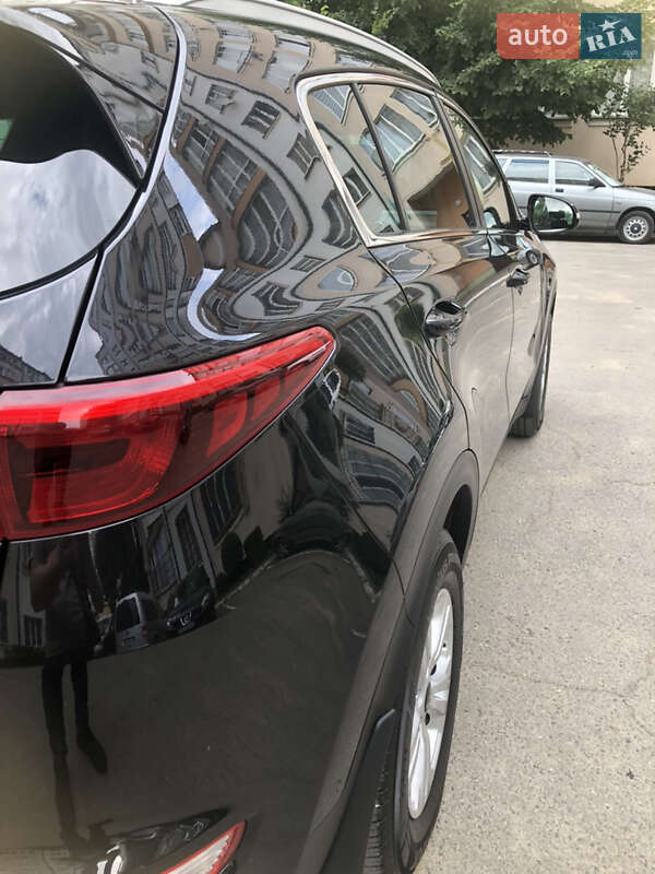 Внедорожник / Кроссовер Kia Sportage 2016 в Черновцах