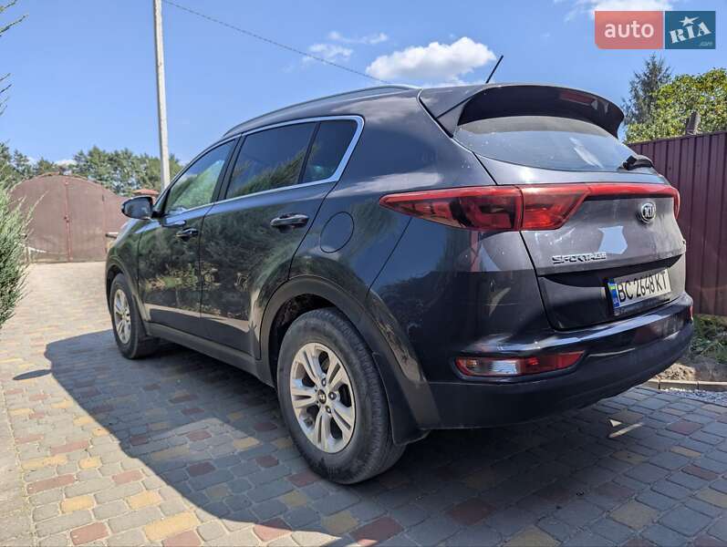 Внедорожник / Кроссовер Kia Sportage 2016 в Новояворовске