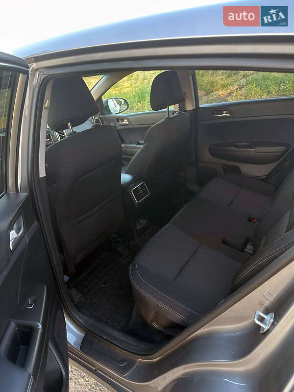 Внедорожник / Кроссовер Kia Sportage 2017 в Каменском фото 18 Внедорожник / Кроссовер Kia Sportage 2017 в Каменском