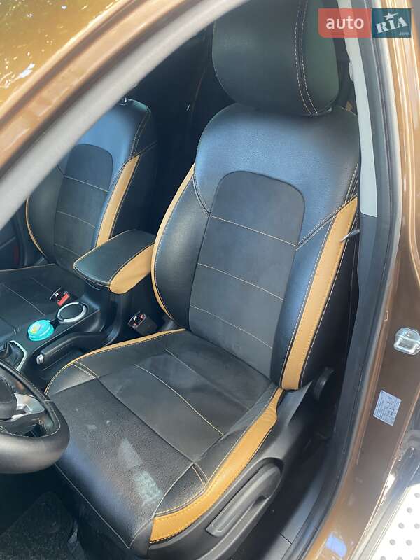 Позашляховик / Кросовер Kia Sportage 2017 в Нововолинську