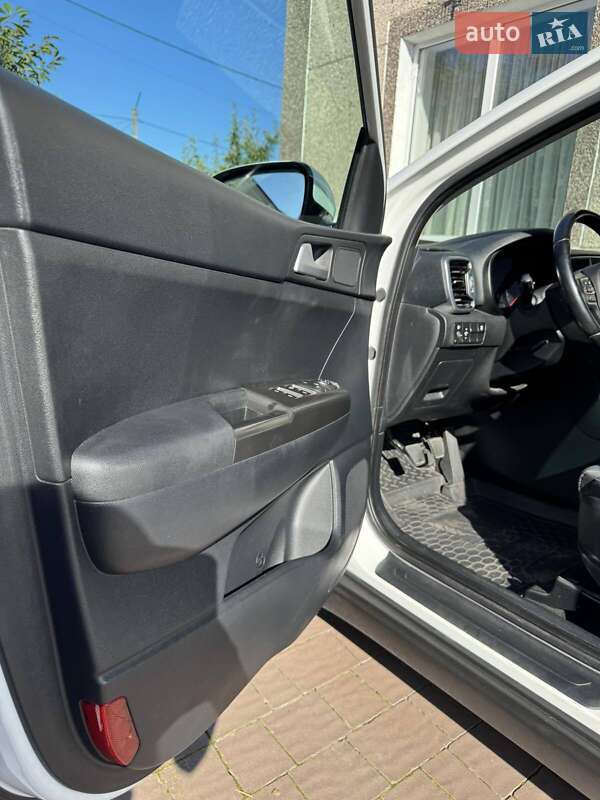 Внедорожник / Кроссовер Kia Sportage 2017 в Тернополе