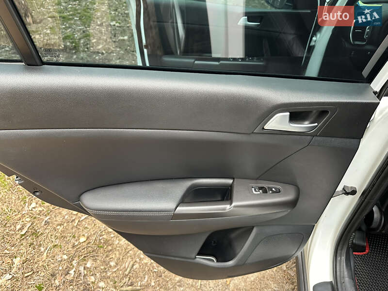 Позашляховик / Кросовер Kia Sportage 2017 в Гостомелі