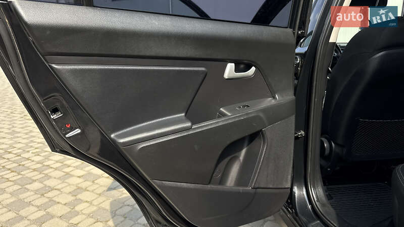 Внедорожник / Кроссовер Kia Sportage 2011 в Ивано-Франковске