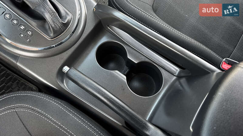 Внедорожник / Кроссовер Kia Sportage 2011 в Ивано-Франковске