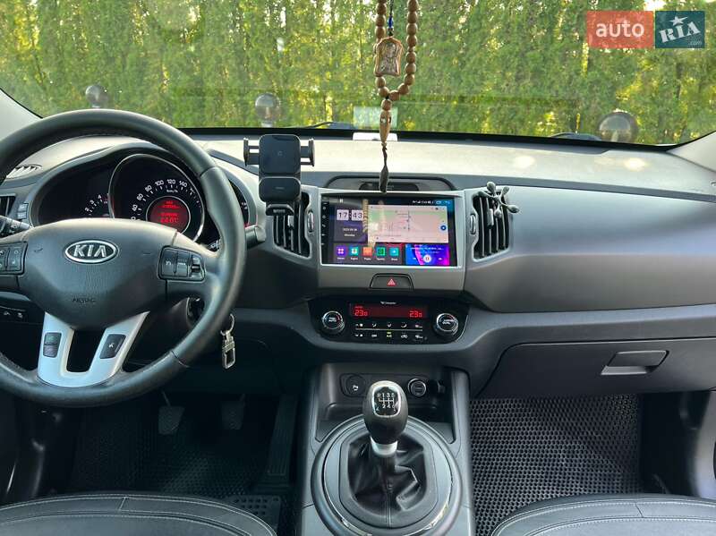 Позашляховик / Кросовер Kia Sportage 2011 в Дунаївцях