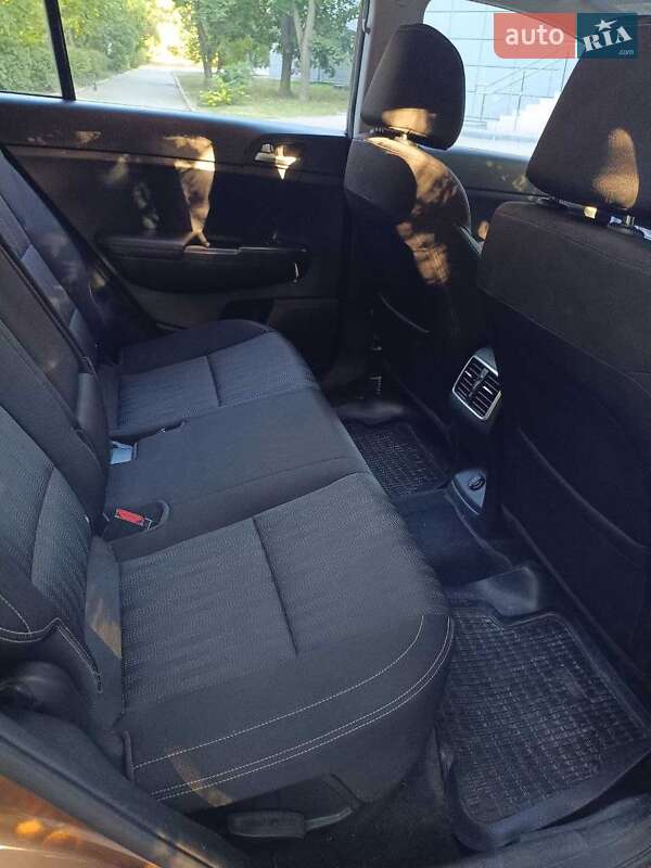 Внедорожник / Кроссовер Kia Sportage 2016 в Днепре фото 13 Внедорожник / Кроссовер Kia Sportage 2016 в Днепре