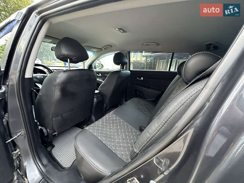 Внедорожник / Кроссовер Kia Sportage 2012 в Ивано-Франковске