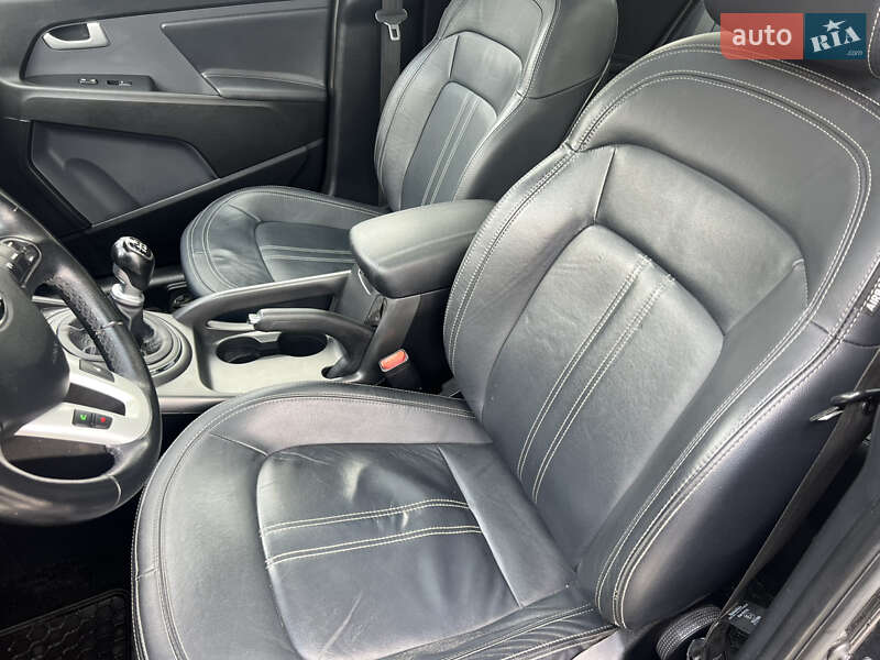 Внедорожник / Кроссовер Kia Sportage 2013 в Старой Выжевке