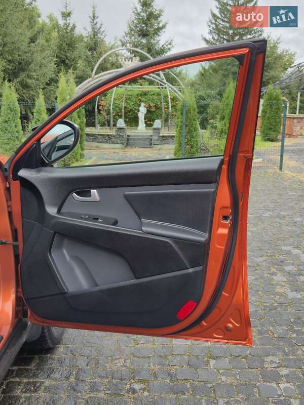 Позашляховик / Кросовер Kia Sportage 2012 в Золочеві