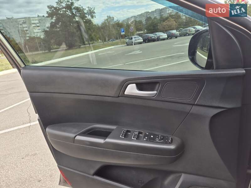 Внедорожник / Кроссовер Kia Sportage 2016 в Львове