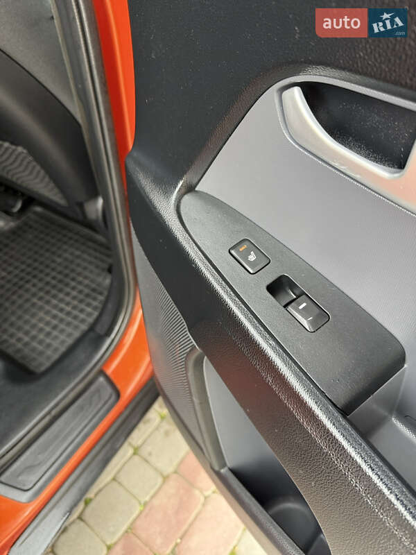 Позашляховик / Кросовер Kia Sportage 2011 в Івано-Франківську