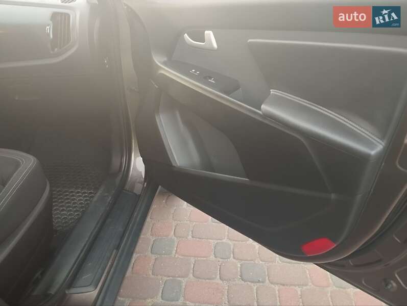 Внедорожник / Кроссовер Kia Sportage 2012 в Городке