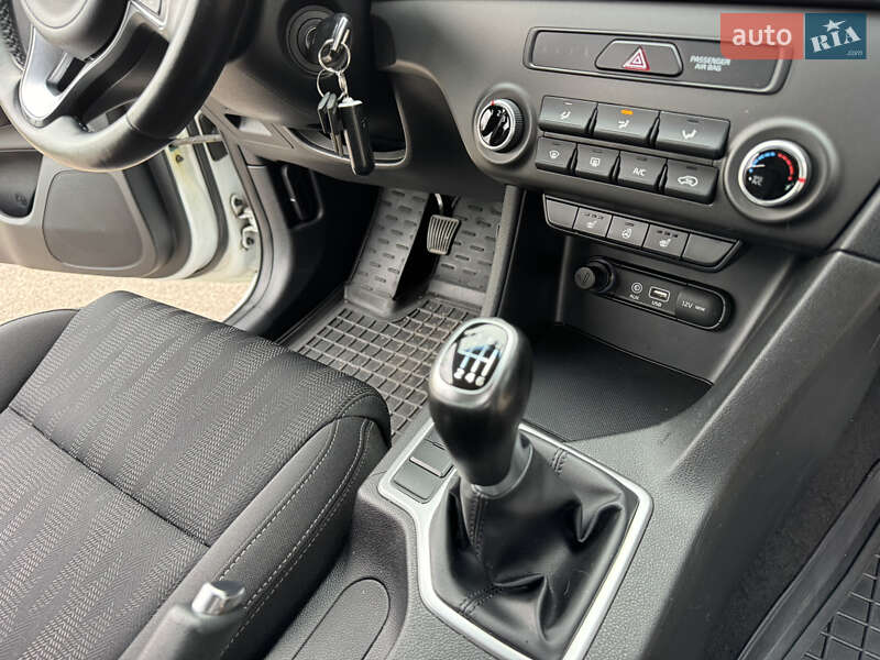 Внедорожник / Кроссовер Kia Sportage 2016 в Киеве