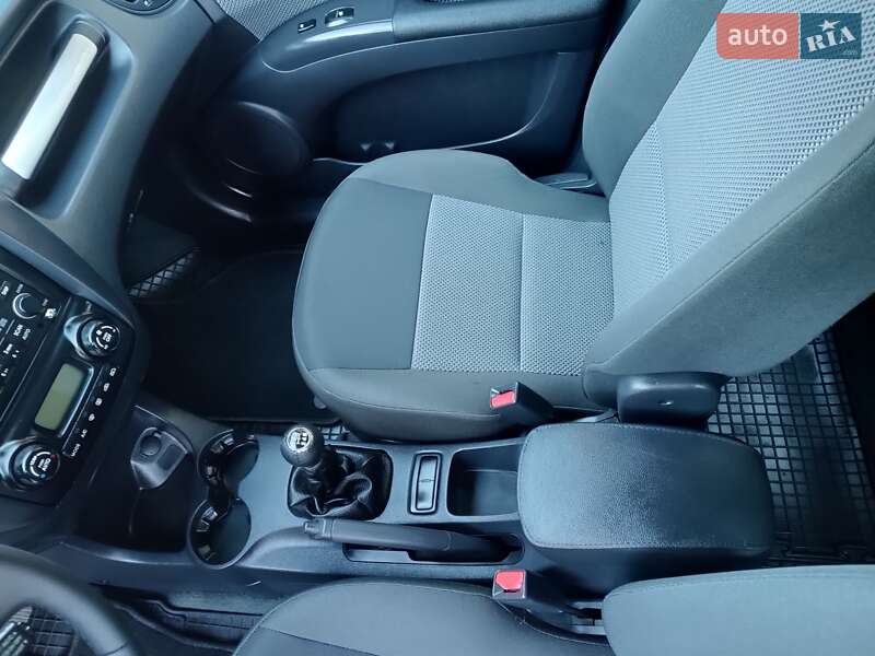 Внедорожник / Кроссовер Kia Sportage 2008 в Красилове