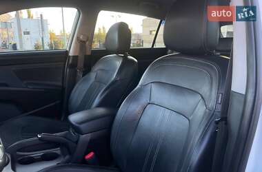Внедорожник / Кроссовер Kia Sportage 2012 в 